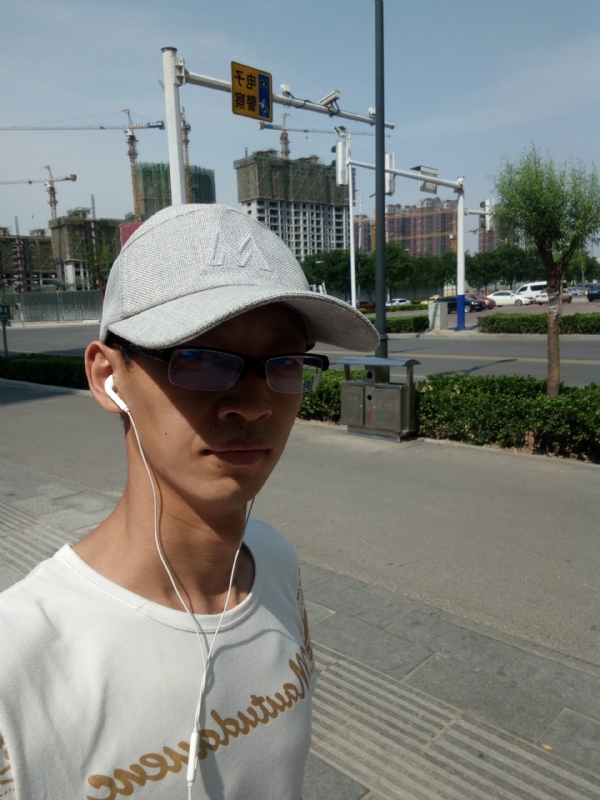 挥一挥手什么都没有的第一张照片--平潭交友网